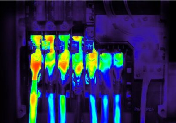 AUF DEM WEG ZUR STANDARDANSCHLUSSTECHNOLOGIE - TEMPERATURSENSORIK IM SMD-FORMAT FÜR DIE LEISTUNGSELEKTRONIK 