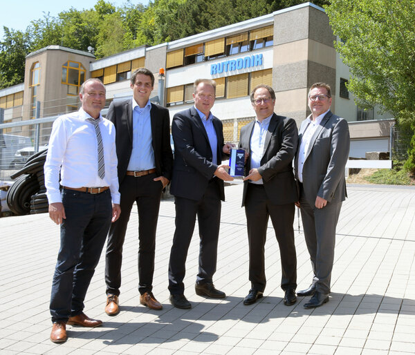 Rutronik receives „European Semiconductor Distributor of the Year“ award from Vishay